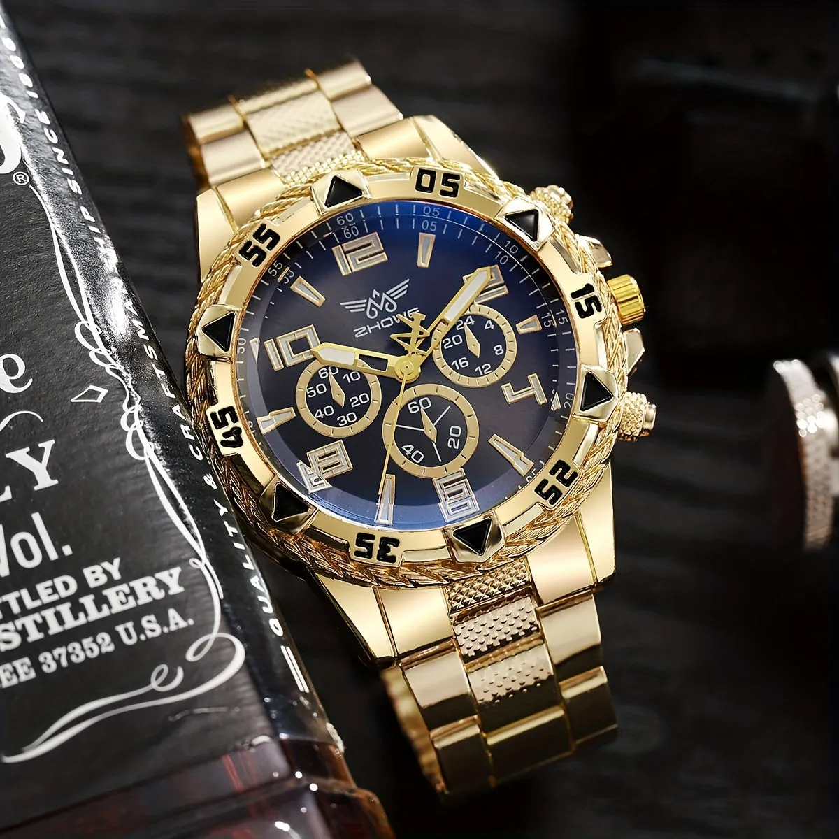 Golden Alloy Watch Luxurious Gift for Discerning Men