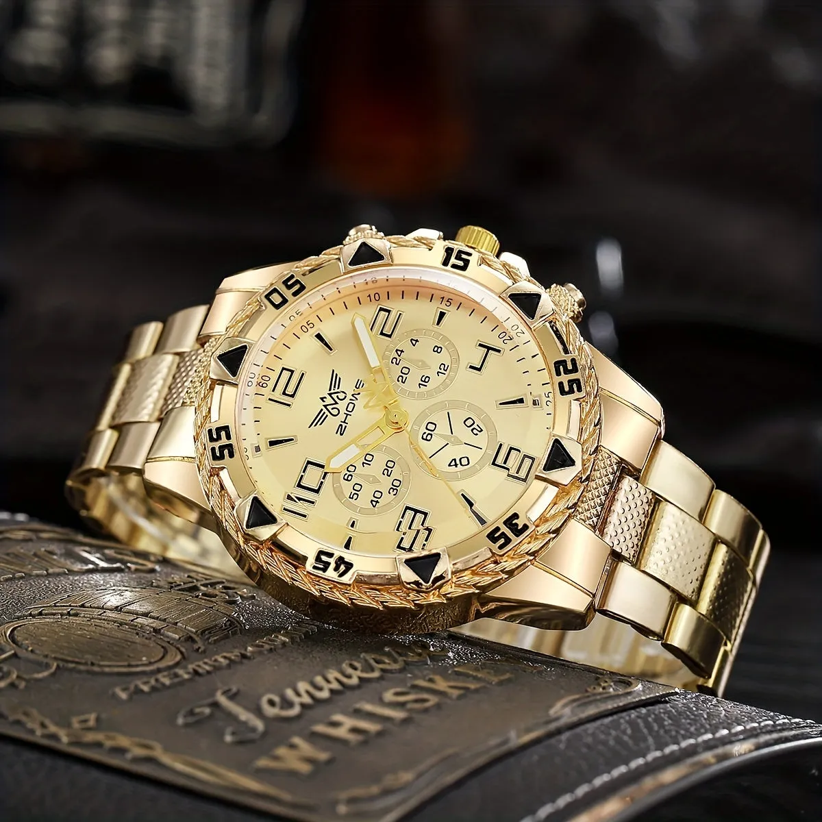 Golden Alloy Watch Luxurious Gift for Discerning Men