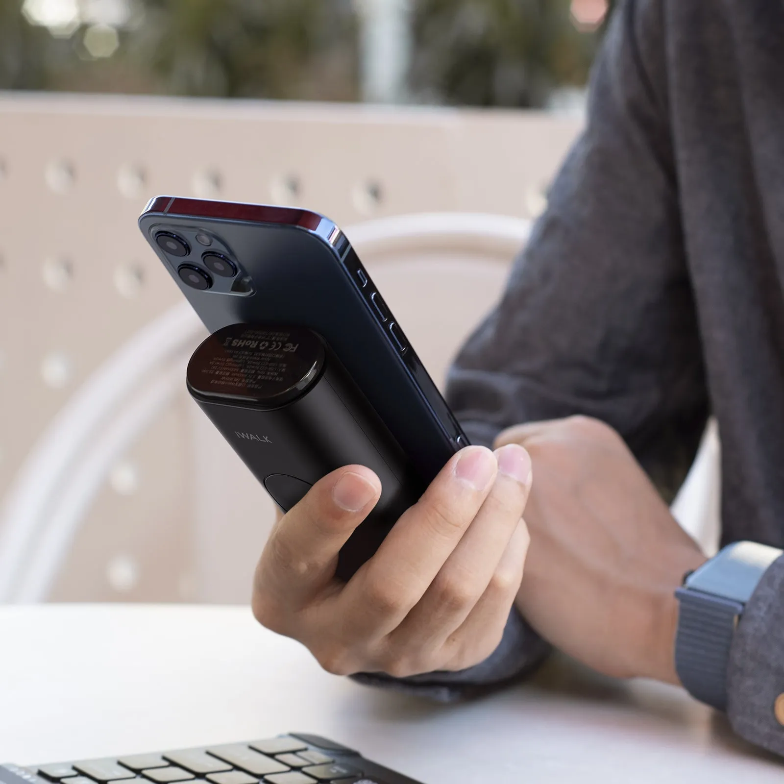 iWALK LinkPod Watch | Portable Phone and Apple Watch Charger [Built-In Lightning Cable]